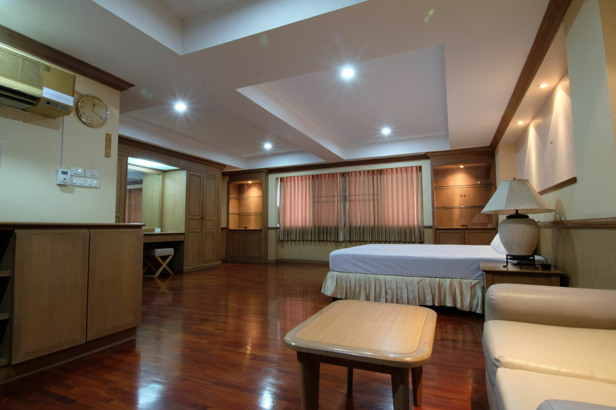 Alameda Suites Hotel Bangkok Dış mekan fotoğraf